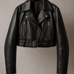 This cropped black moto jacket is the perfect statement piece for any streetwear fit. It features a sleek, high-shine faux leather finish with a struc