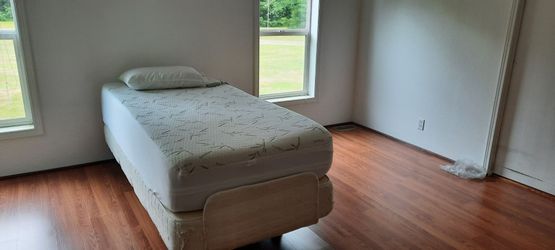 Tempur-pedic electric bed. 2 speed massage all in working condition