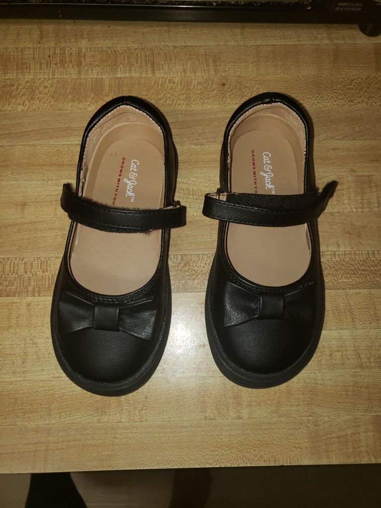 New, girls black dress shoes size 8T