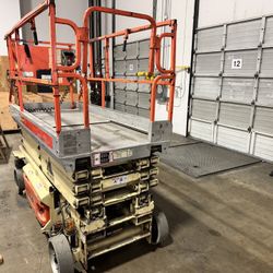 JLG 2646ES Scissor Lift 24-26’