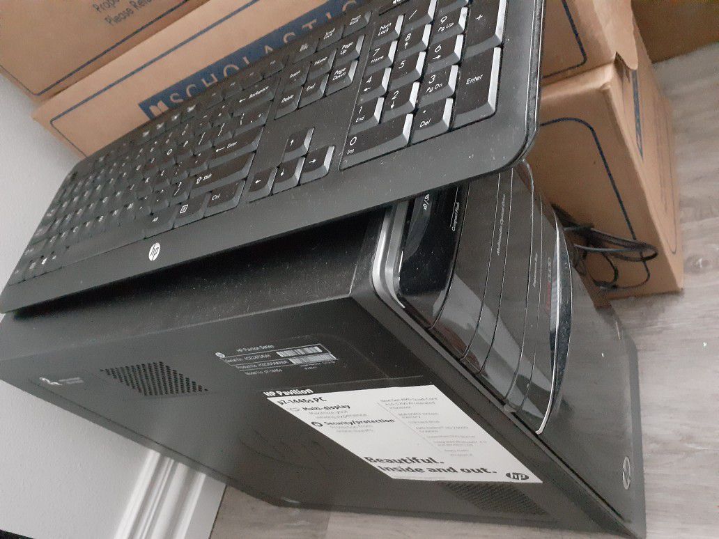Desktop computer, Hp, with monitor, keyboard