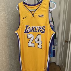 NBA Jersey Kobe Bryant XXL NWT 100$