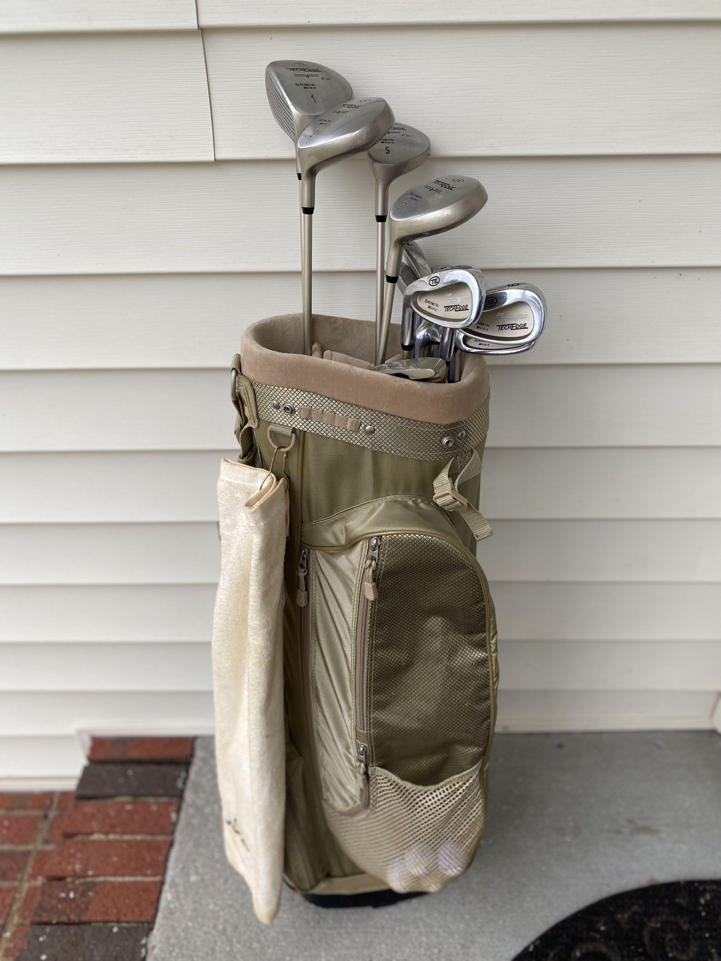 Tech Edge Set of Women Left Handed Golf Clubs Full Set with Bag Great Condition