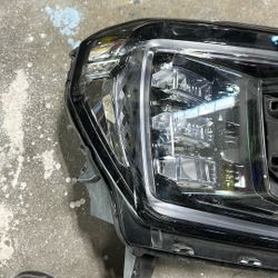 2023 GMC Yukon Right Headlight