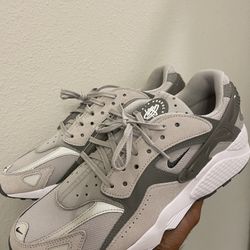 MENS Nike Huarache Size 12
