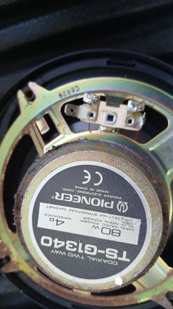 2 Pionner 4.5 Speakers