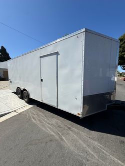 Cargo trailer enclosed