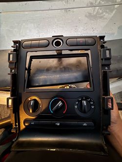 Ford mustang 2007 Center Console Dash Panel with Climate Controls.