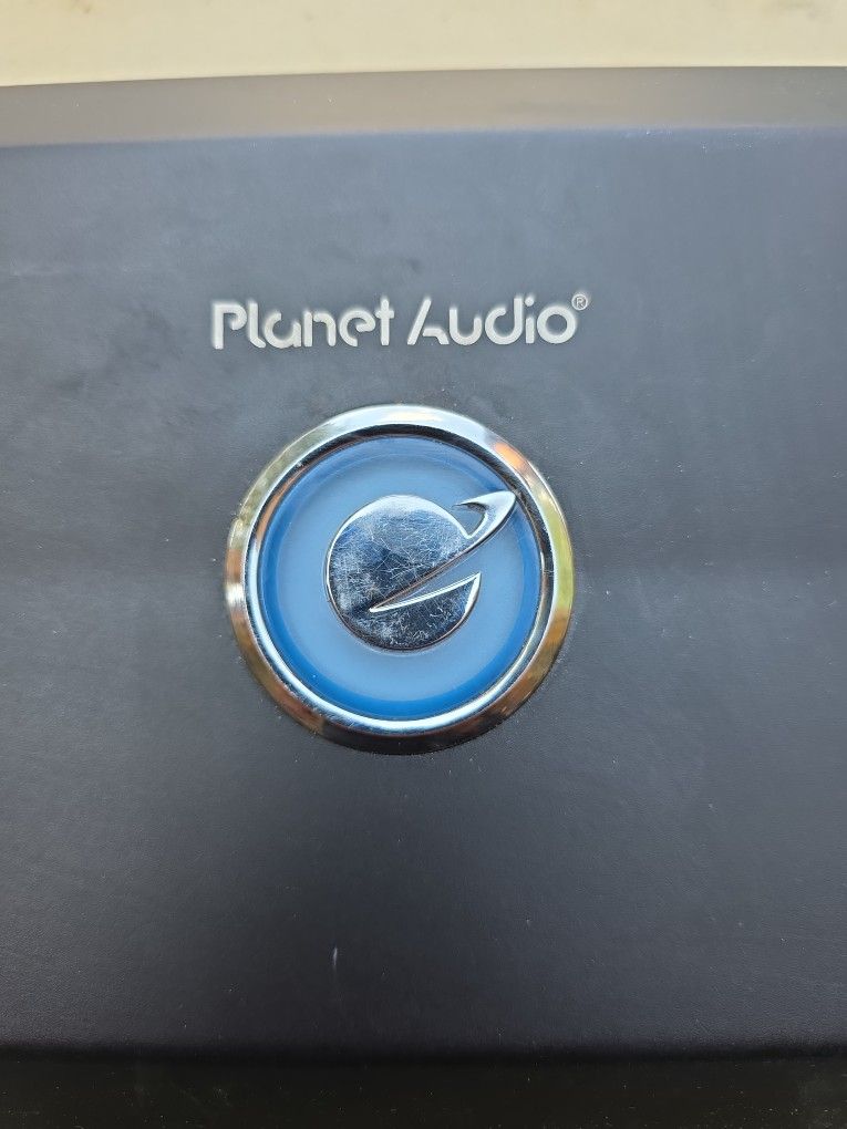 PLANET AUDIO AMP