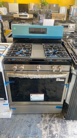 New Frigidaire Stove W Air Fryer
