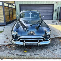 1948 Oldsmobile Futuramic 98 2-door Club Sedan