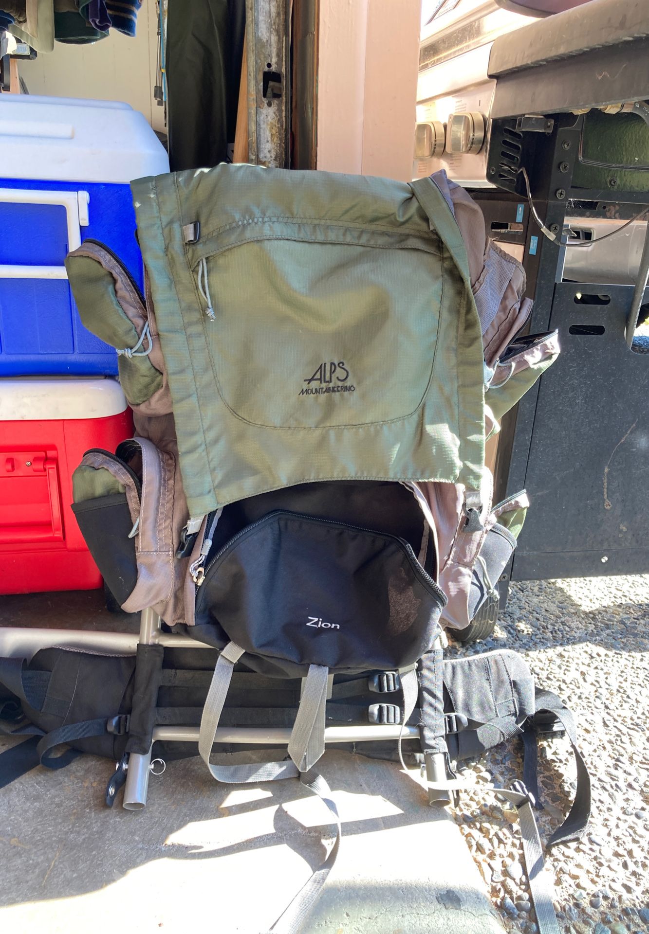 Alps Mountaineering Zion Backpack