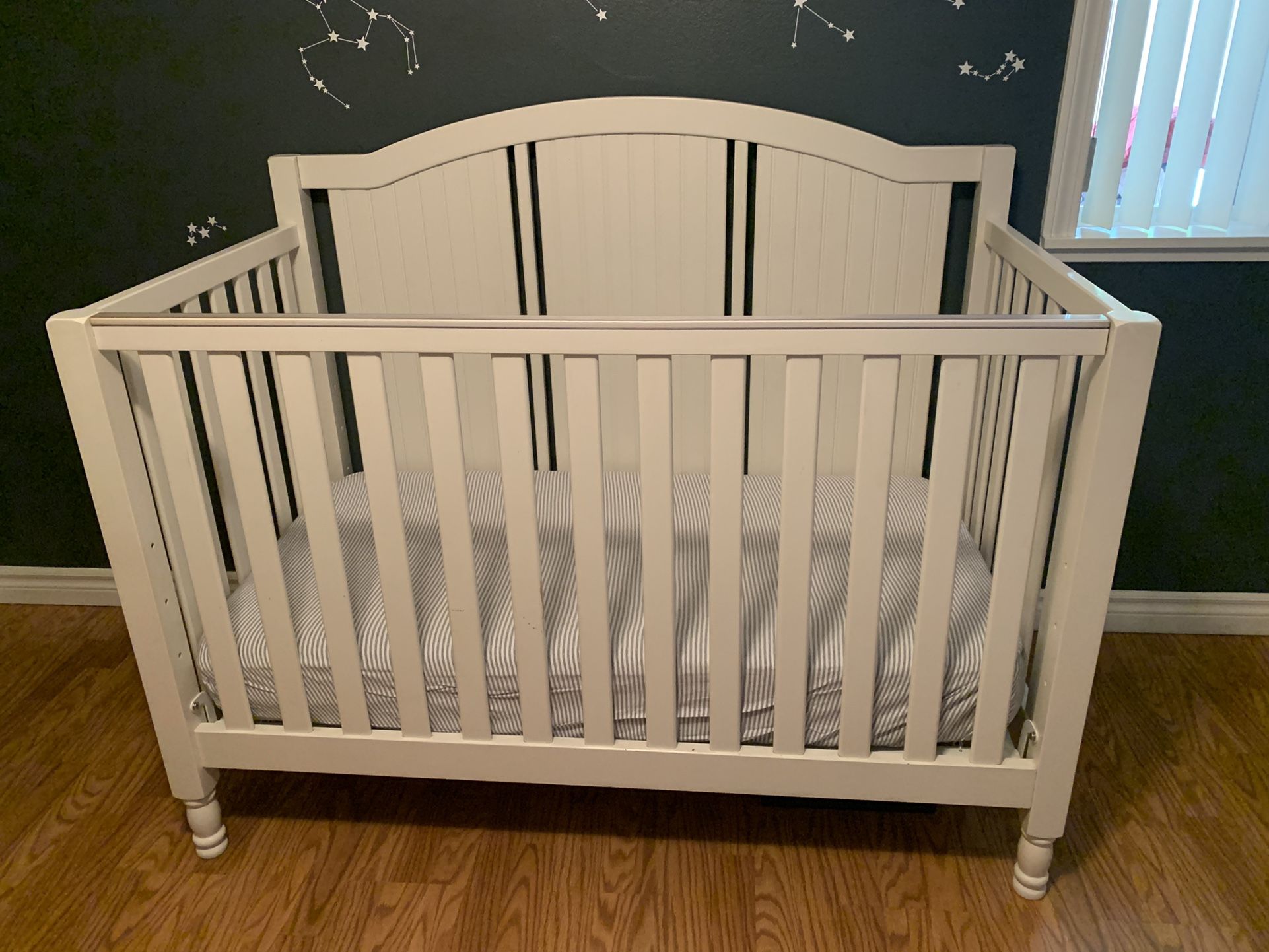 Pottery Barn Catalina Convertible Crib/Toddler Crib In White