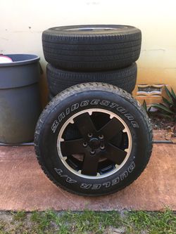 Set of Jeep rims and Bridgestone Tires 255/70R18 