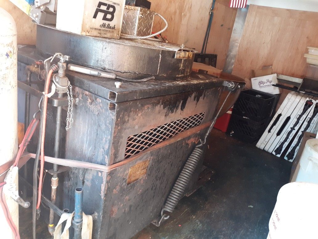 KETTLE CORN MACHINE 160 quart, made by Mann poppin for Sale in East