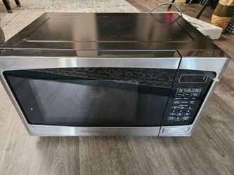 Insignia NS-MW09SS8 Microwave Oven
