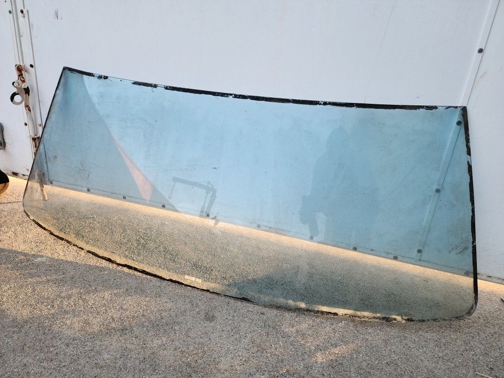 510 Rear Sedan Windshield Oem