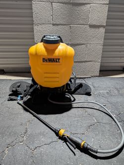 DEWALT 4 Gallon Backpack Sprayer DXSP190652 w/ Wand Hose & Harness