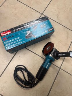 Makita 4 1/2in grinder corded w/x-lock system