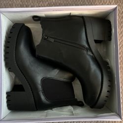 Women’s Booties 6 1/2