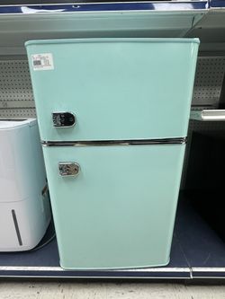 Insignia Mini Fridge 