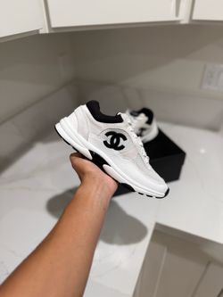 White Black CC Logo Low-Top Sneakers