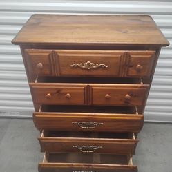 Solid Wood Dresser, Free Delivery👍