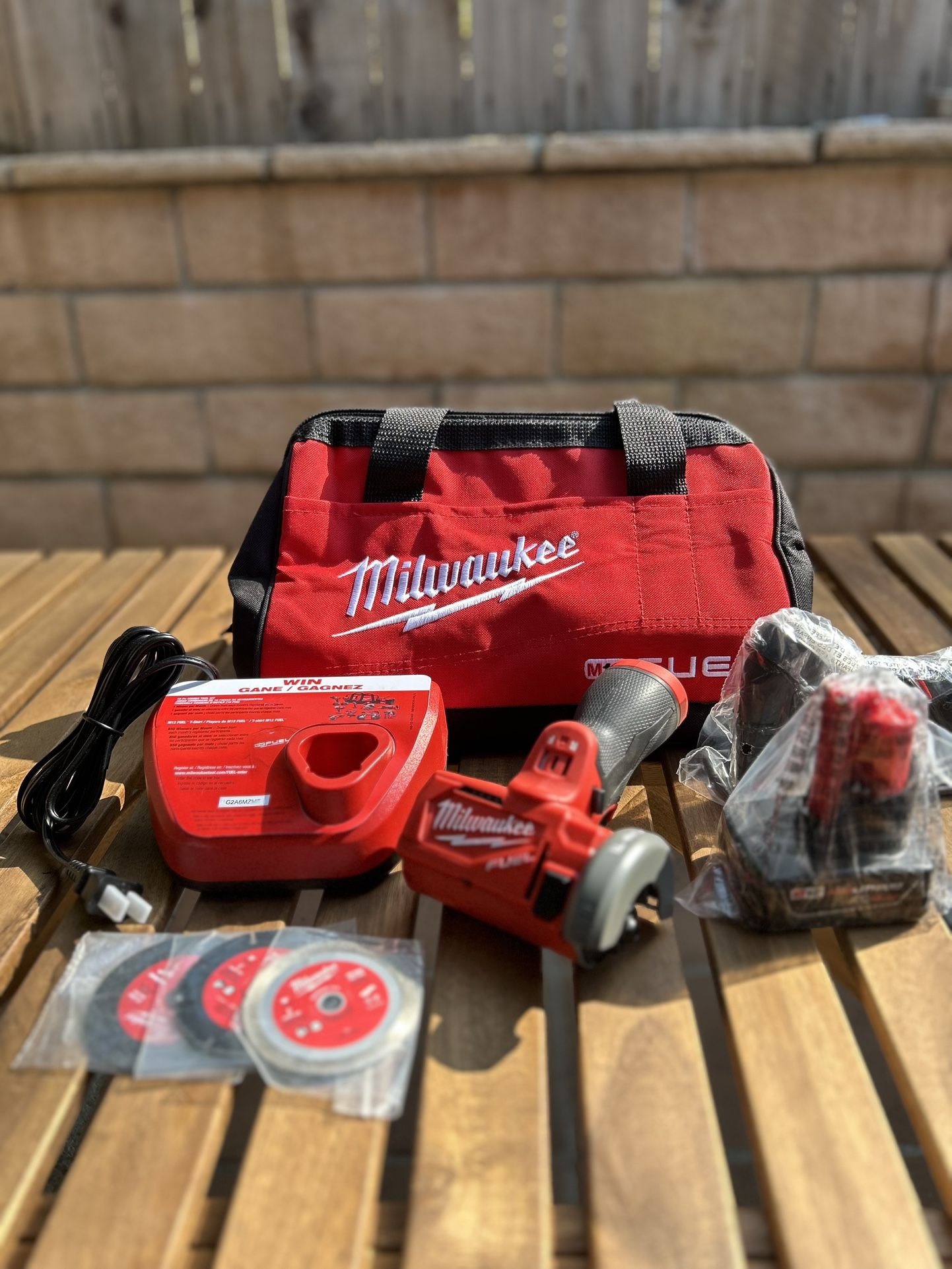 Milwaukee M12 FUEL Brushless Cordless Cut Off Saw Kit