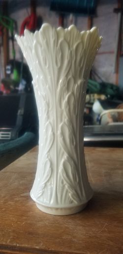 Vintage LENOX fine China vase