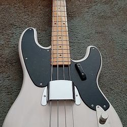Squier 51 telebass modded 2020 Olympic Transparent white