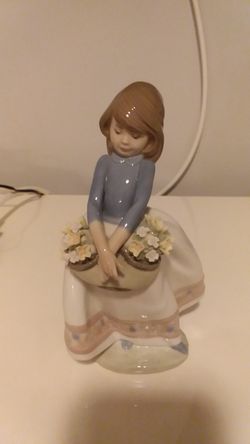 Llardo flower girl