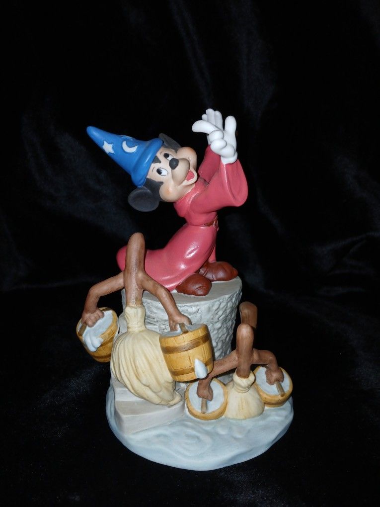 DISNEY'S COLLECTION FIGURES