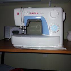Singer Sewing Machine 
