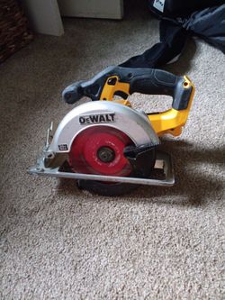 DeWalt 20V Max Cordless Circular Saw