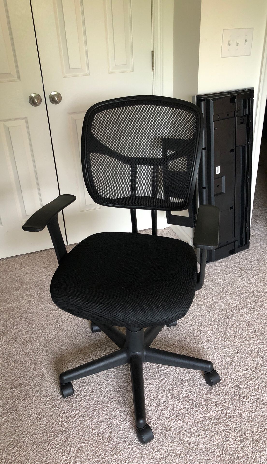 Black office desk chair