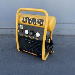 Dewalt Air Compressor, 135-psi Max, 1 Gallon, 2.6 Amp