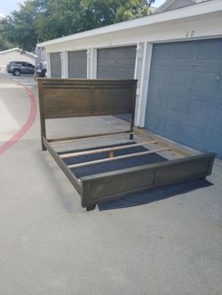 Wow that's a nice King  bedframe