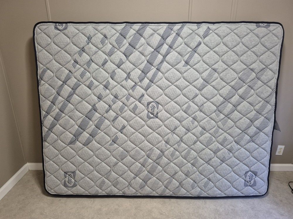 New Sealy Medium Firm Queen Mattress