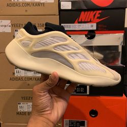 Yeezy 700 Azael