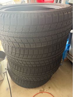 Set of 4 Toyo Observe GSi-5 Winter Tires – 235/55R20