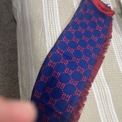 GUCCI 🧣 SCARFED 