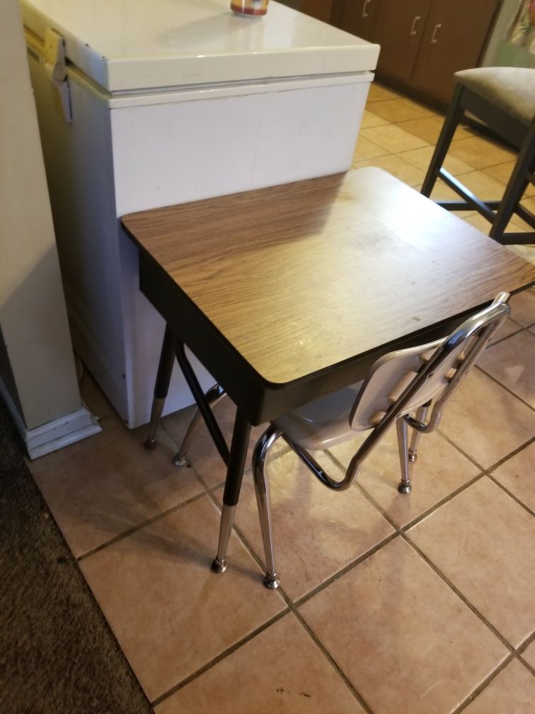 Kids desk