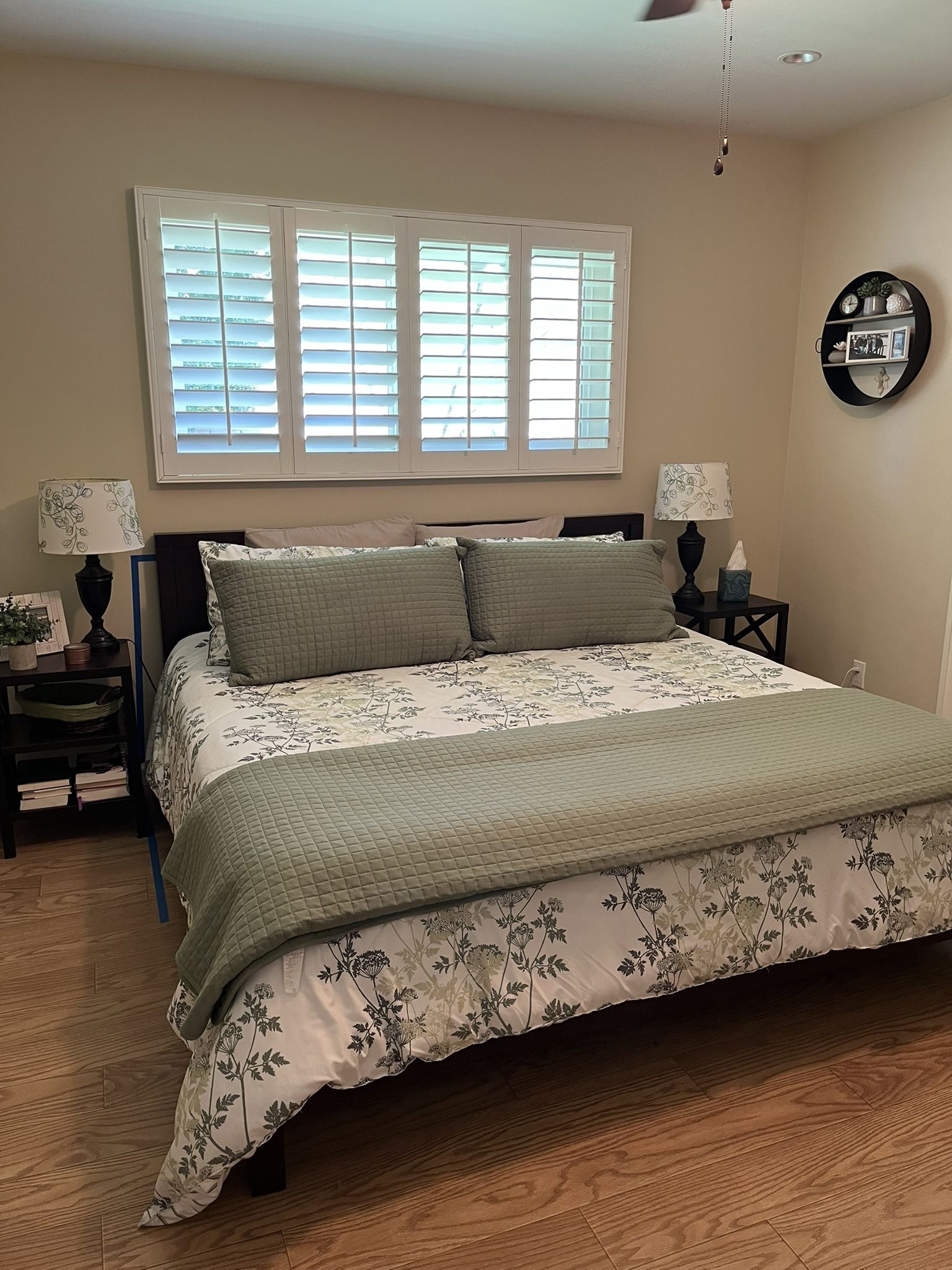 Pacifica Platform King Bed, Mattress, Bedding, Lamps, End Tables