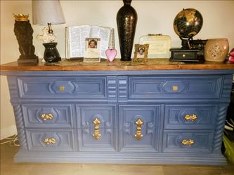 Solid beautiful console dresser