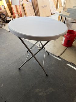 Foldable table 32 inch