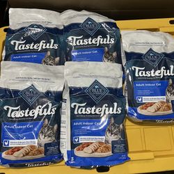 Blue Buffalo Tastefuls Adult Dry Cat Food for Indoor Cats, Chicken & Brown Rice, 3-lb. Bag (5pks)