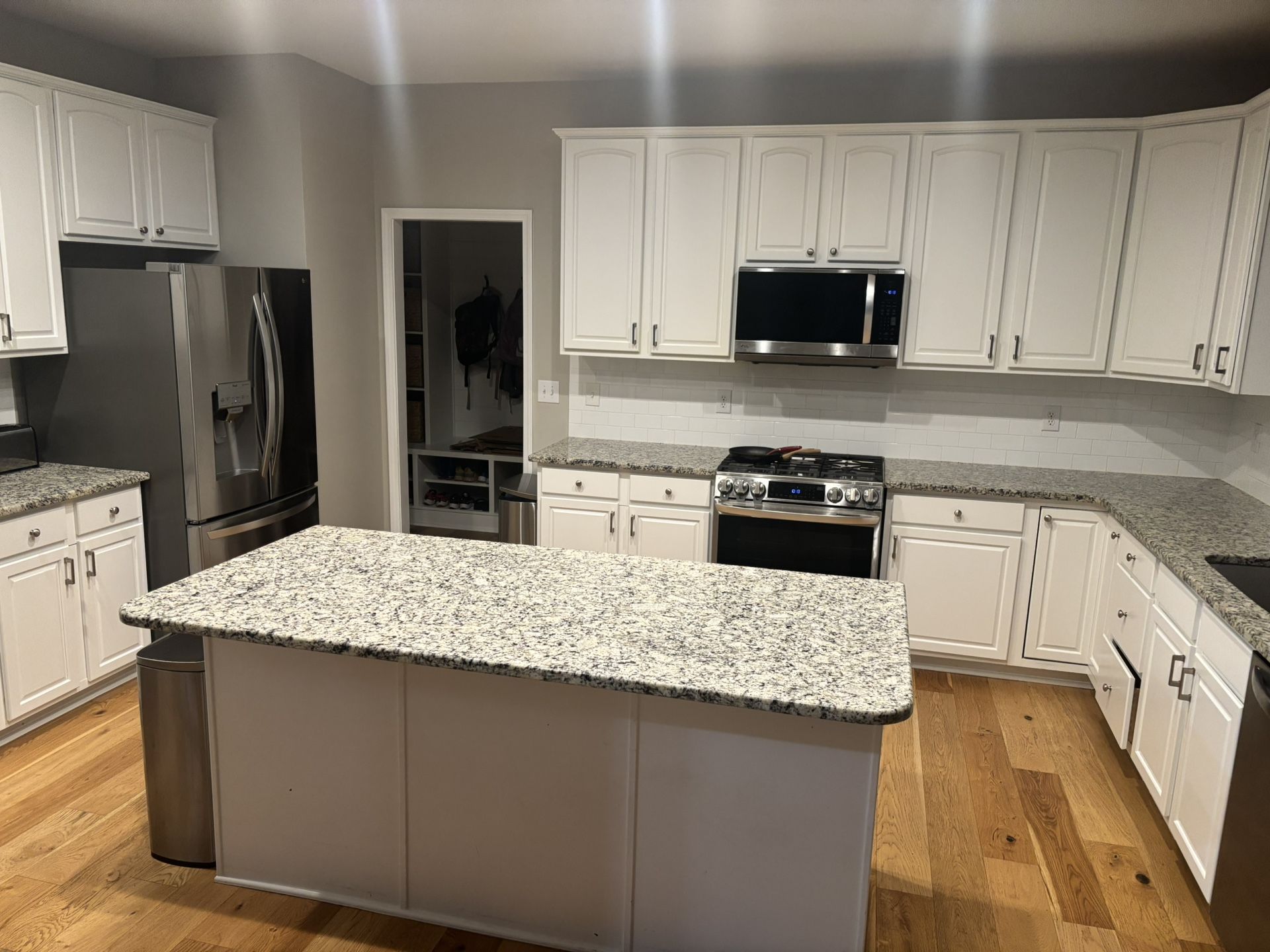 Complete White Kitchen Cabinet Set – Full Kitchen