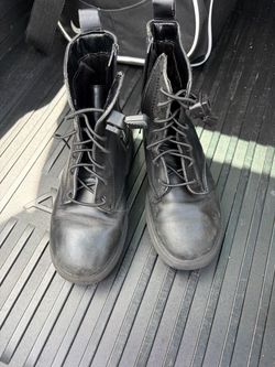 Girl’s boots size 13