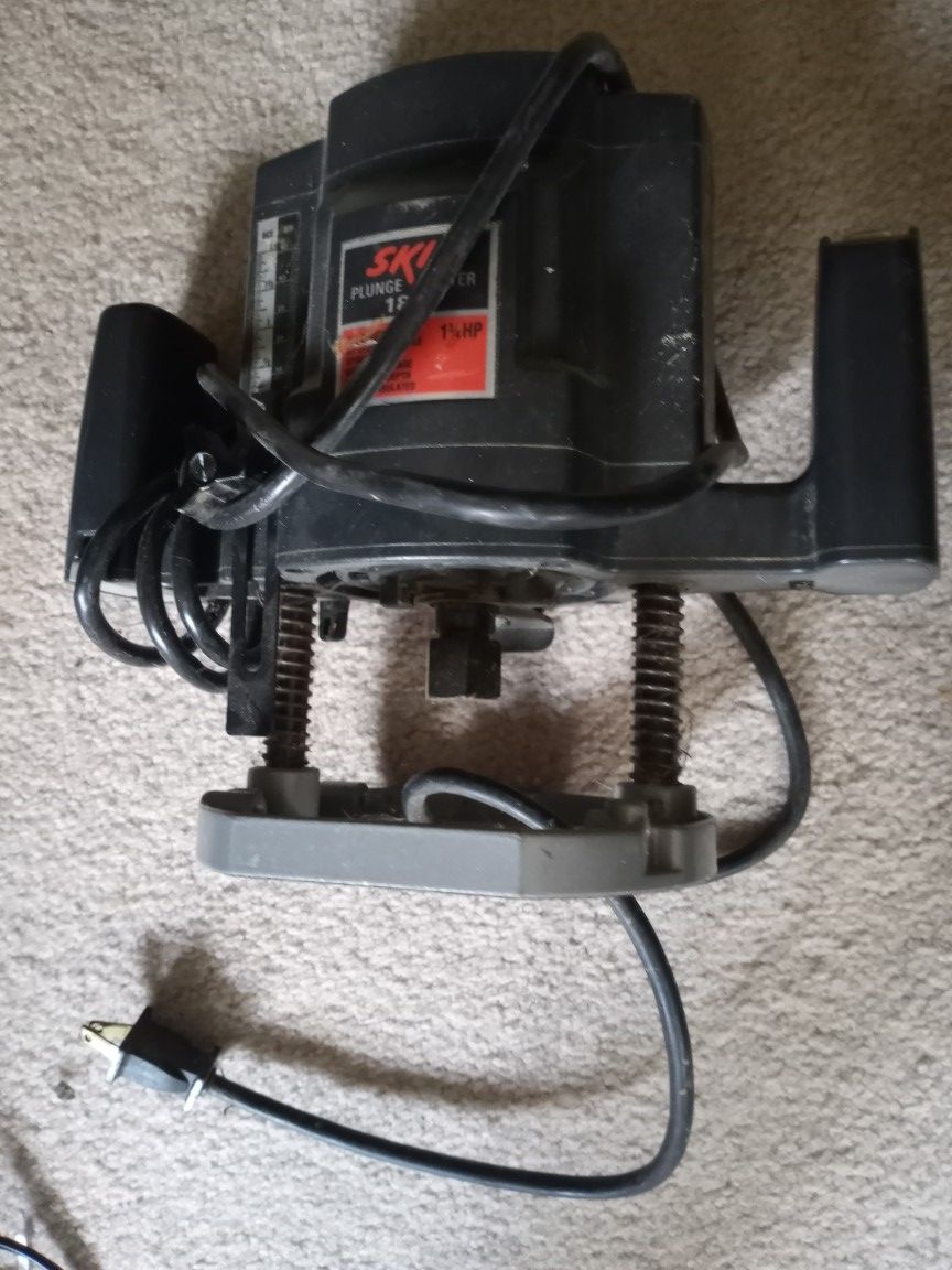 Skil plunge router 1835 for Sale in Monroe, WA OfferUp