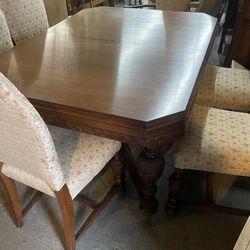 Gorgeous 1930s dining room table with six chairs